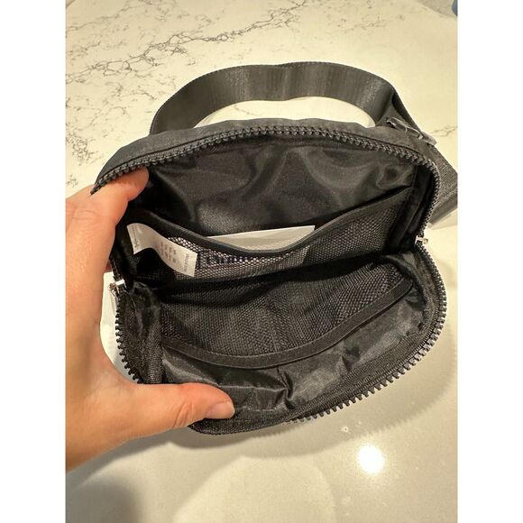 NWOT Bomvade Black Belt Bum Bag Small - Picture 6 of 7